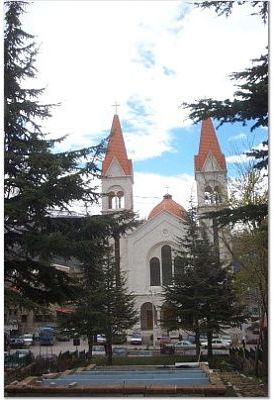 Bcharre_church.jpg (29349 bytes)