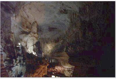 cave.jpg (38957 bytes)